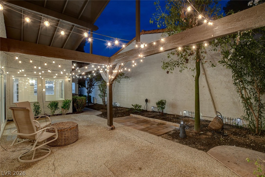 2216 Plaza Del Robles