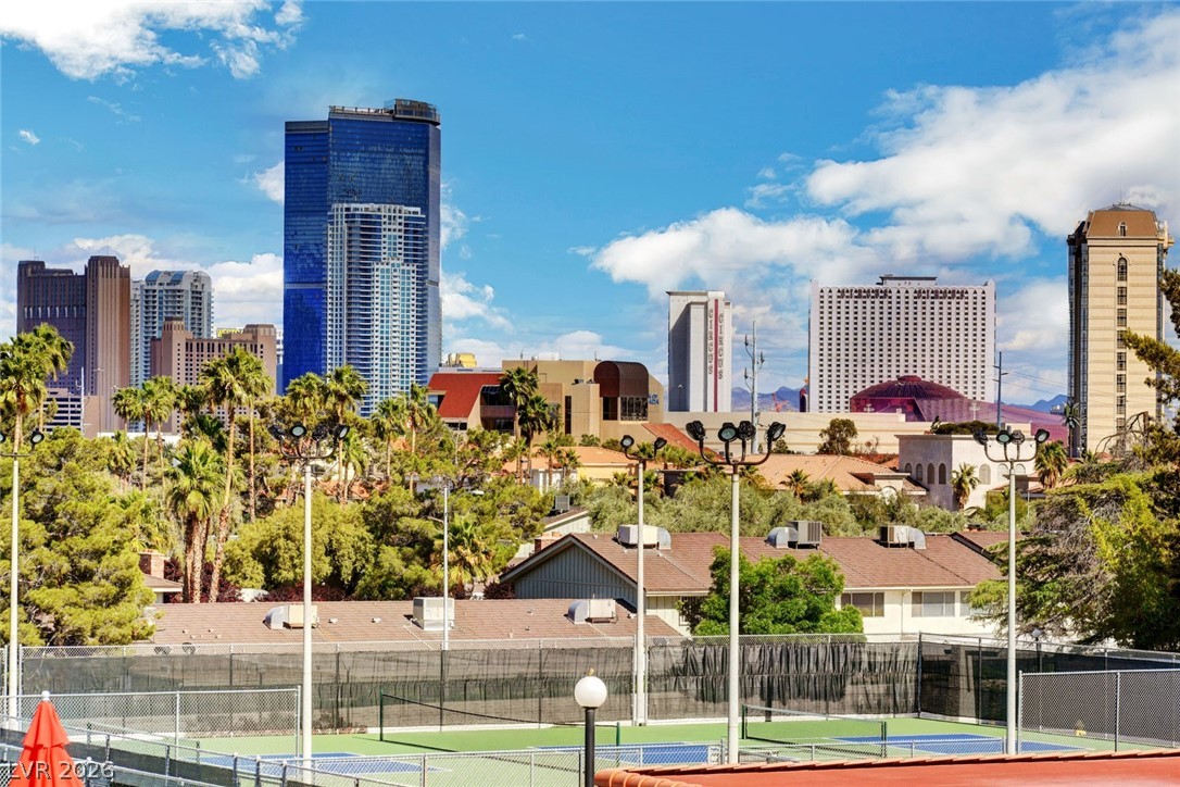 2216 Plaza Del Robles