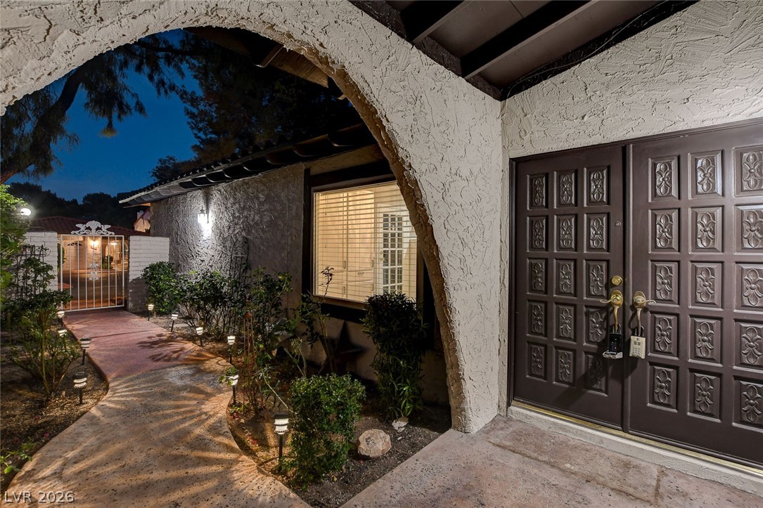 2216 Plaza Del Robles