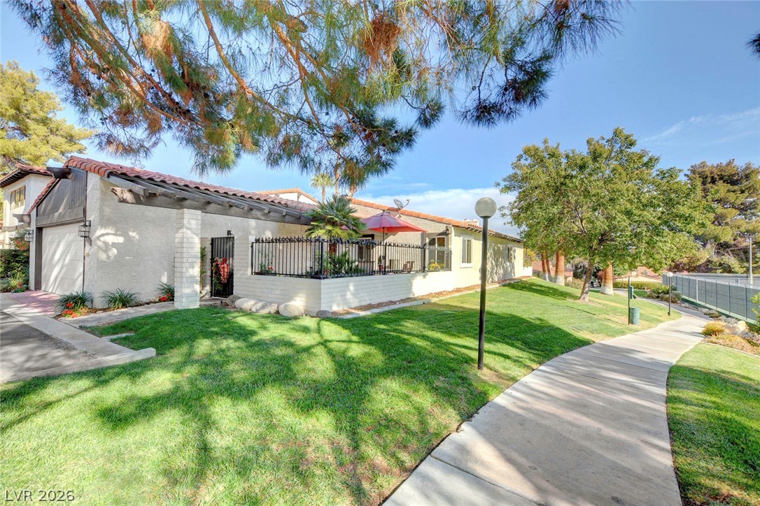 2216 Plaza Del Robles