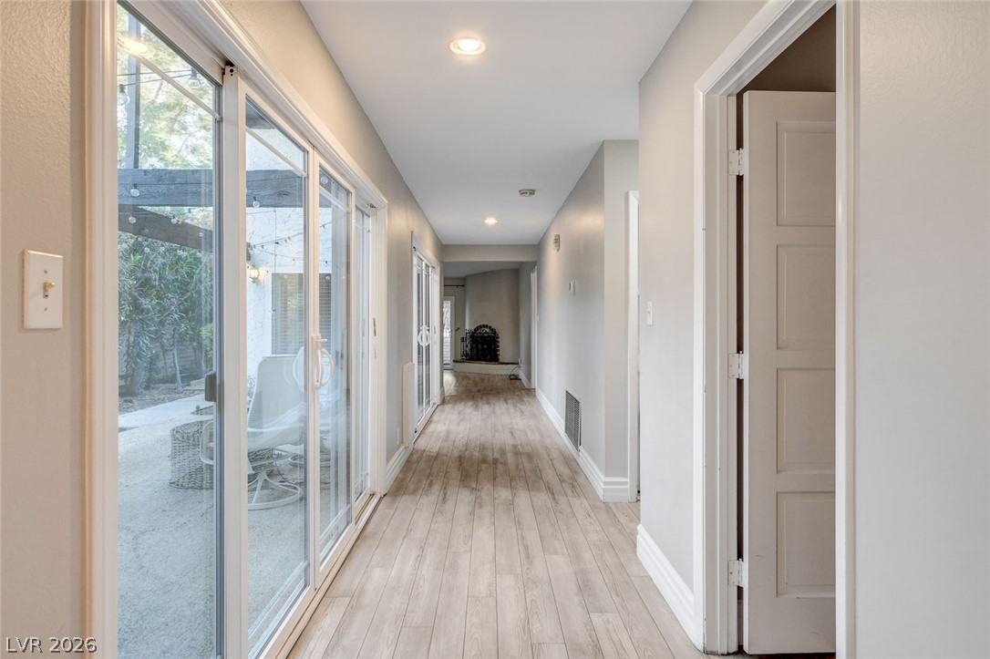 2216 Plaza Del Robles