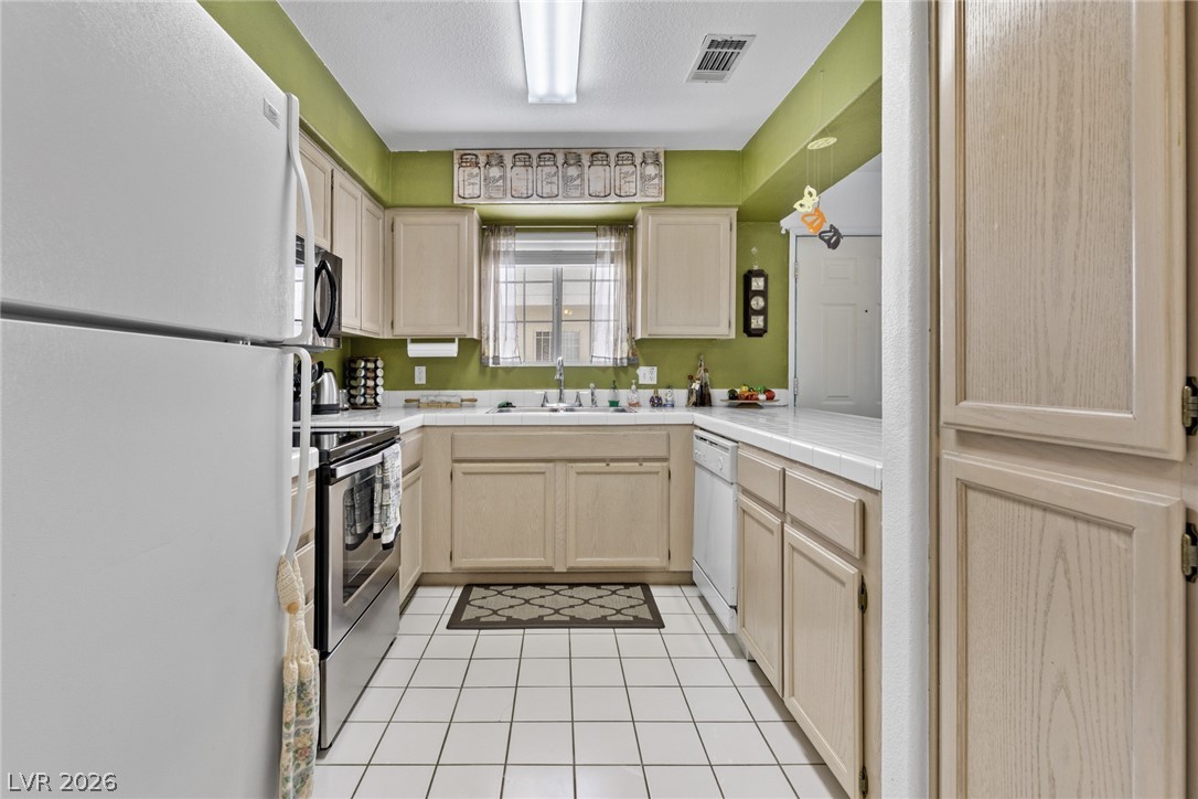 2725 South Nellis Boulevard 2137