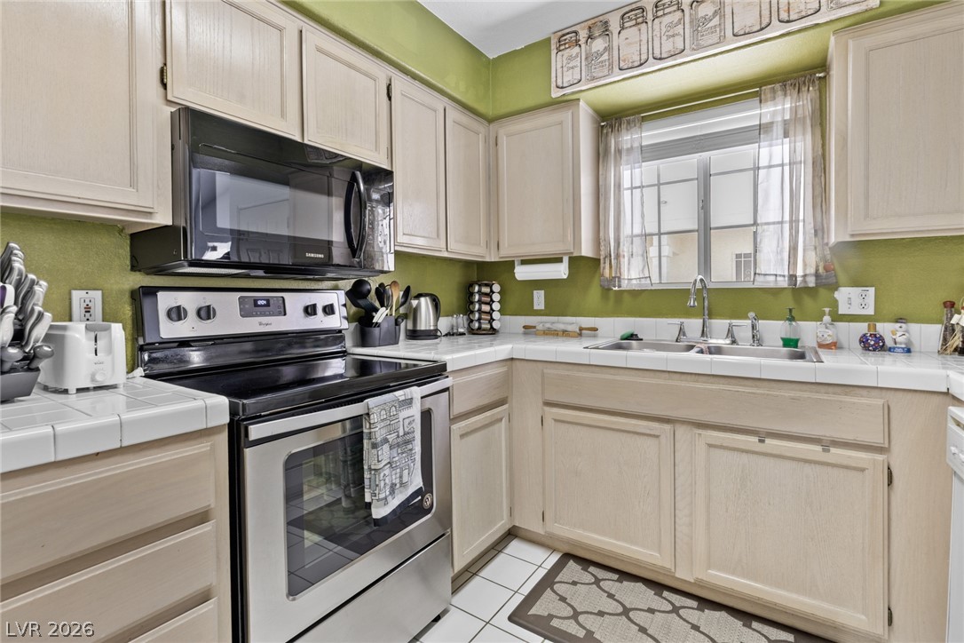 2725 South Nellis Boulevard 2137