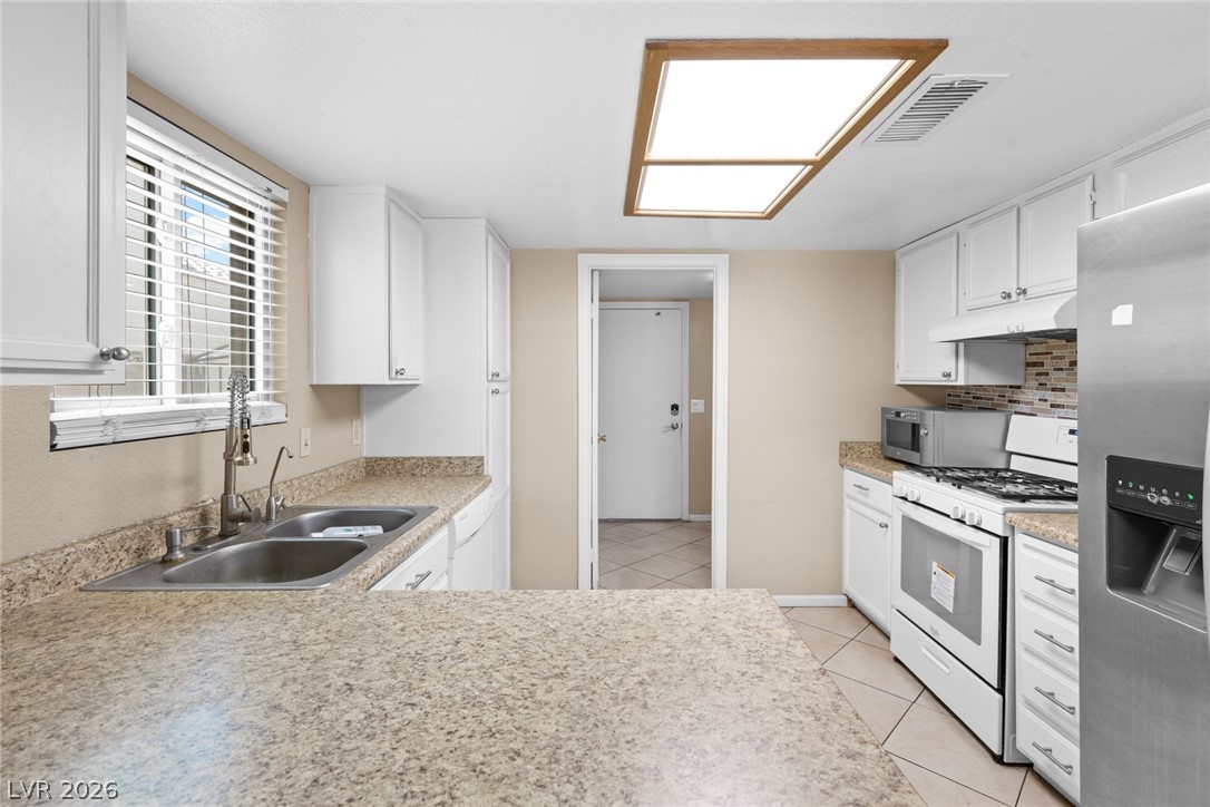 8209 Hydra Lane