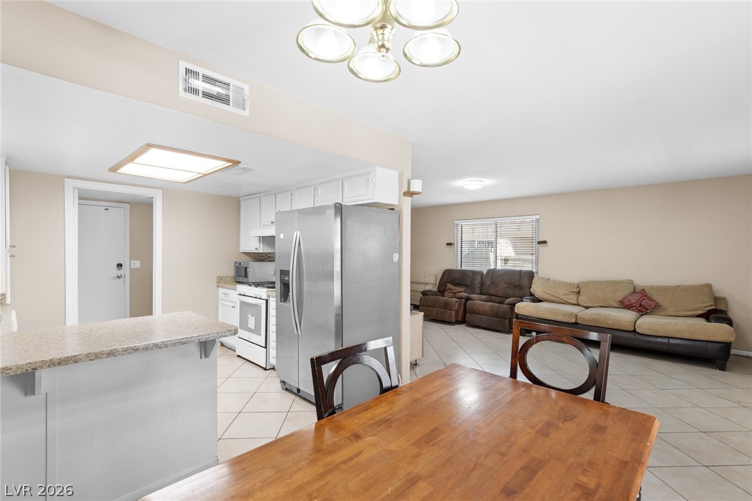 8209 Hydra Lane