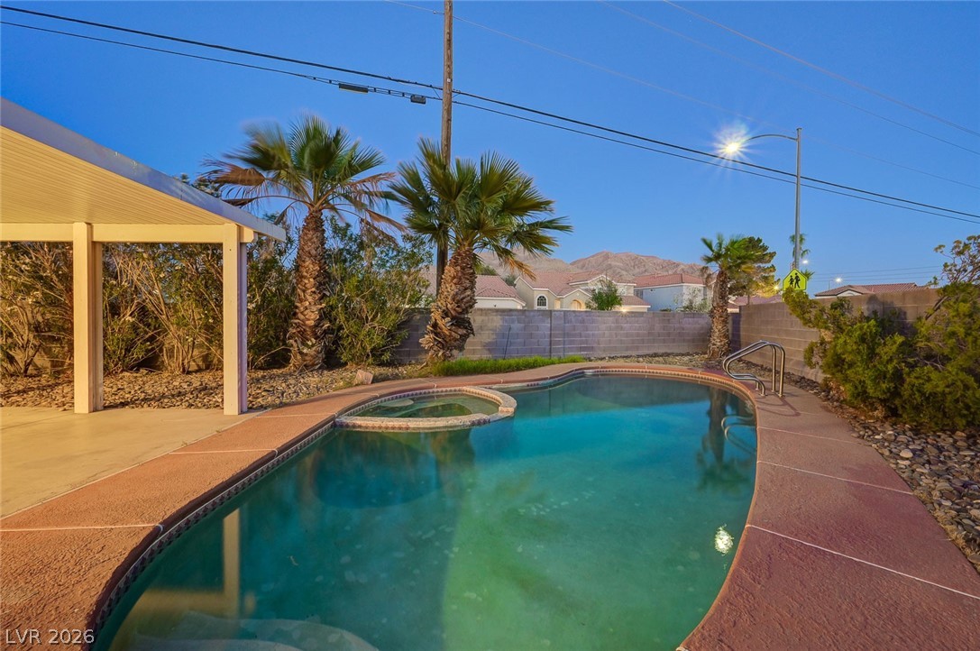 2462 Cavern Cove Way