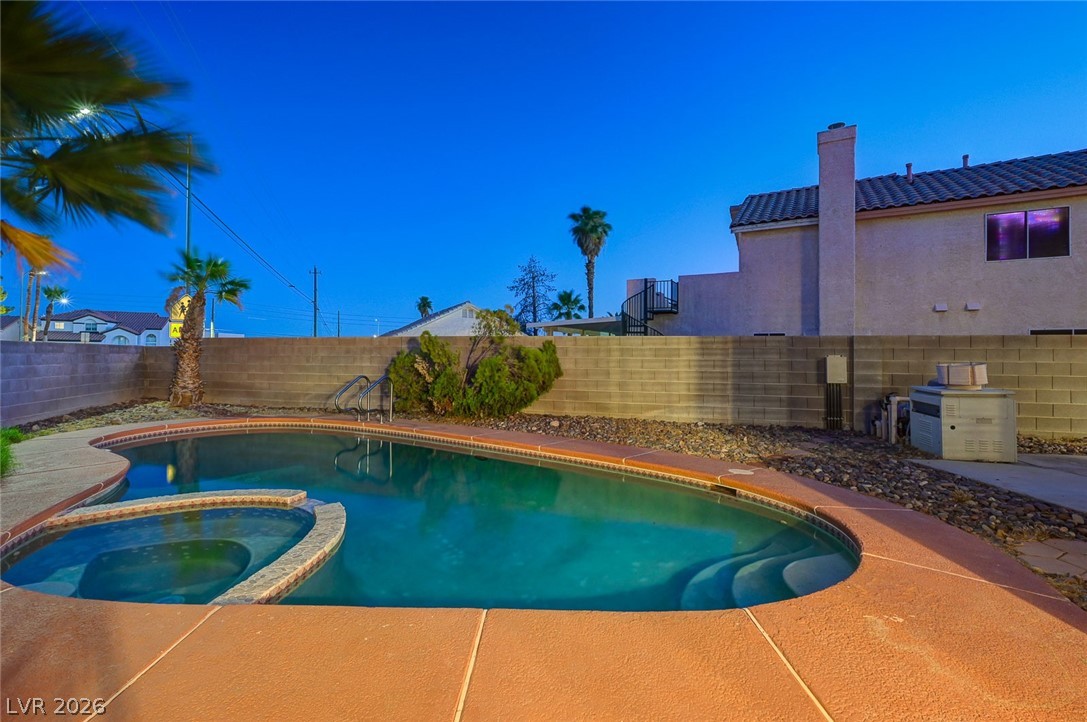 2462 Cavern Cove Way