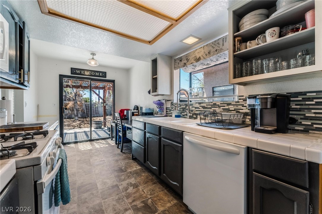 6673 Pleasant Plains Way