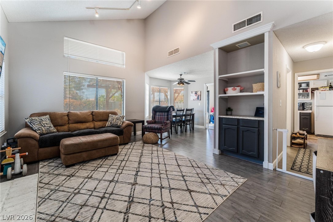 6673 Pleasant Plains Way