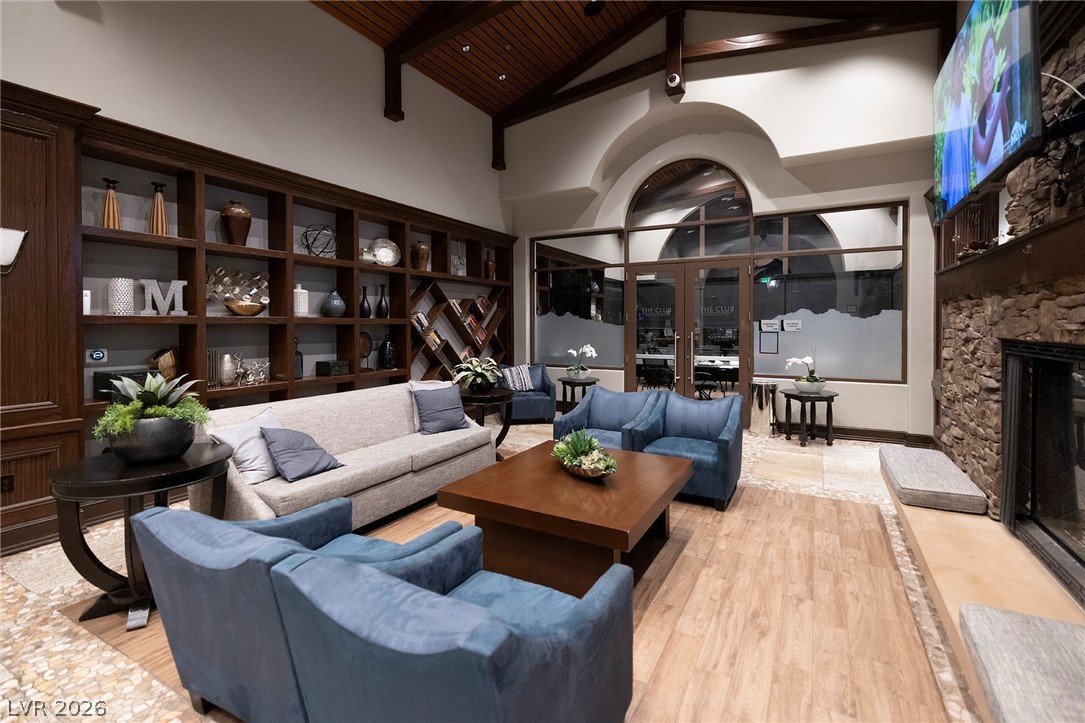 2720 Bonaparte Lane
