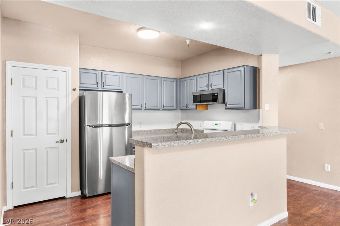 5855 Valley Drive 1043