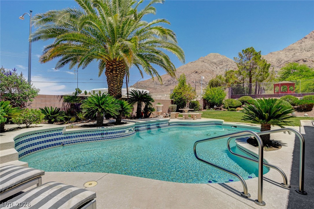 6986 Oakleigh Drive