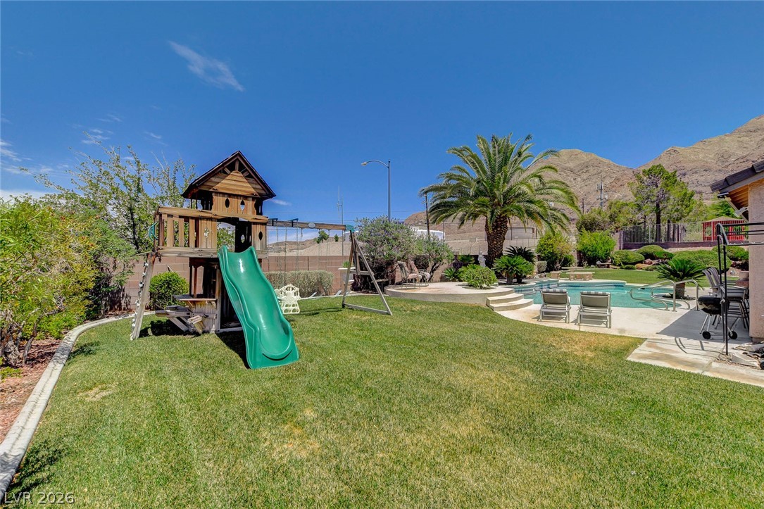 6986 Oakleigh Drive