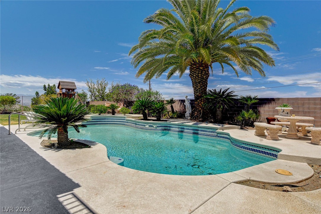 6986 Oakleigh Drive