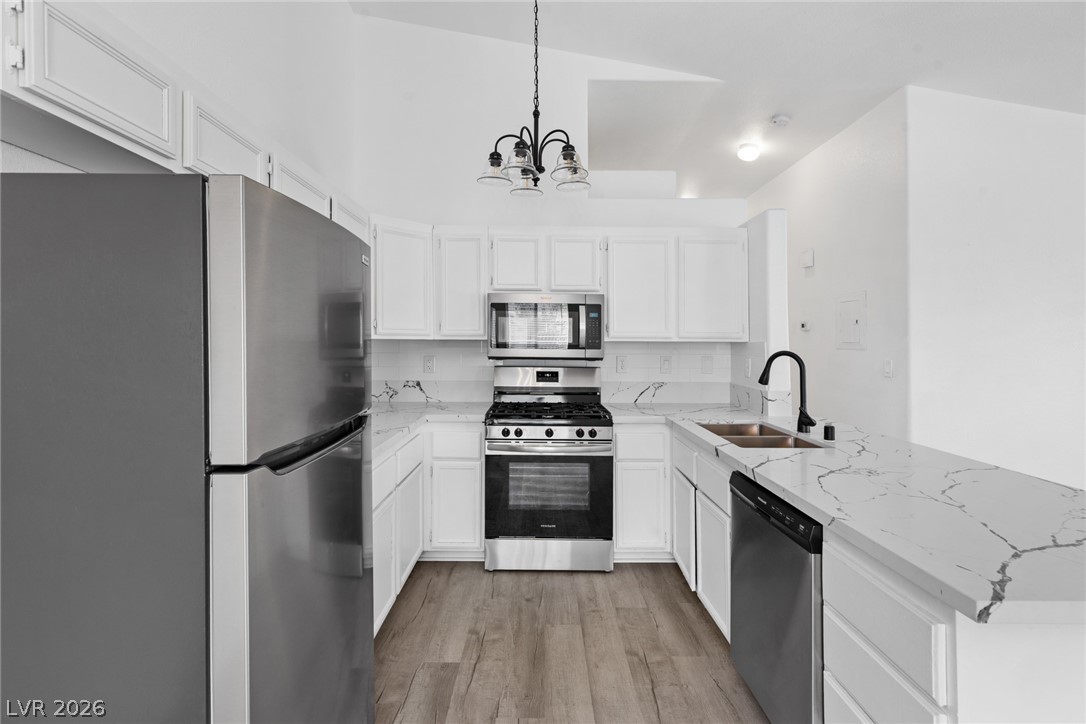 2110 Los Feliz Street 2015