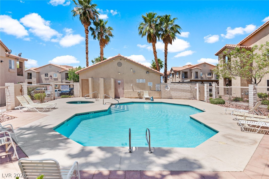 2110 Los Feliz Street 2015