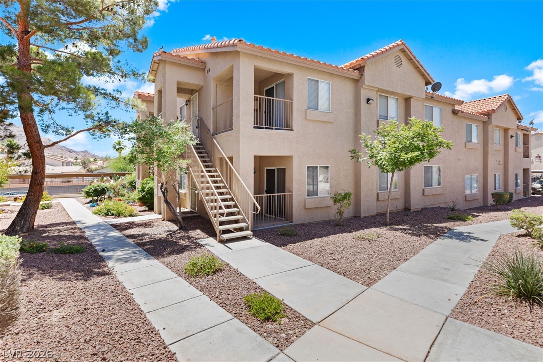 2110 Los Feliz Street 2015