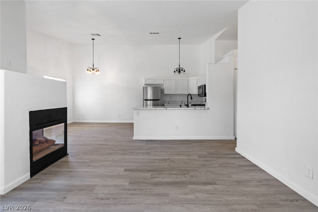 2110 Los Feliz Street 2015