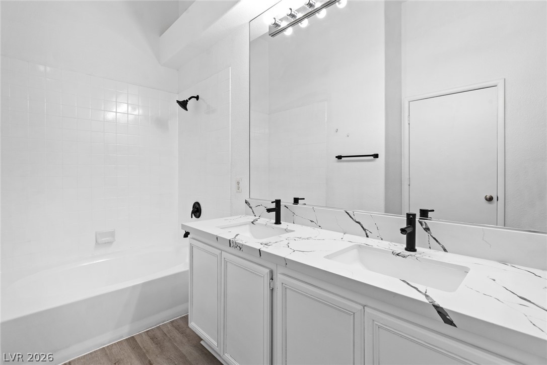 2110 Los Feliz Street 2015
