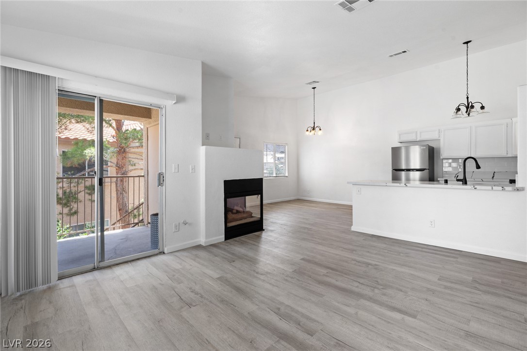 2110 Los Feliz Street 2015