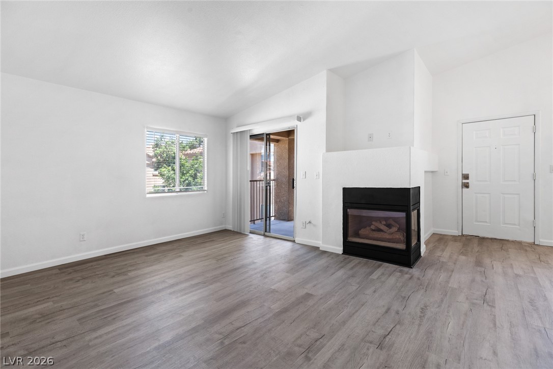 2110 Los Feliz Street 2015