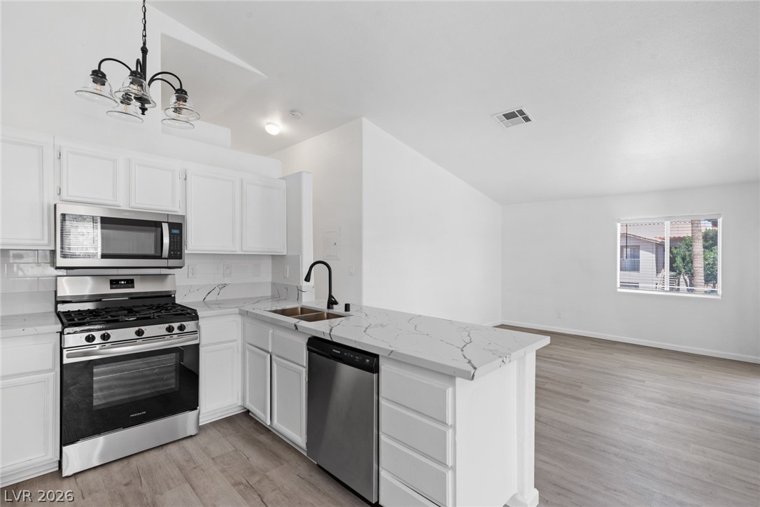 2110 Los Feliz Street 2015