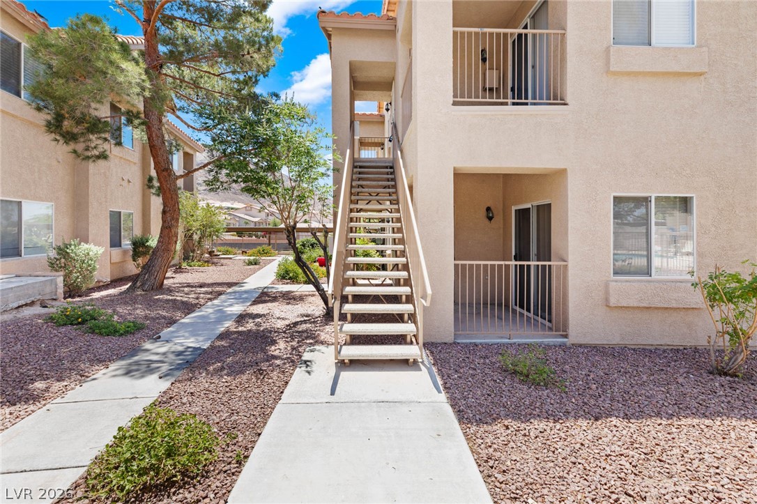 2110 Los Feliz Street 2015