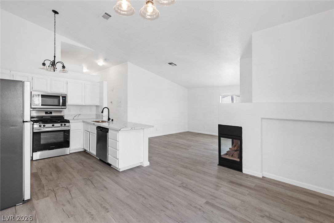 2110 Los Feliz Street 2015