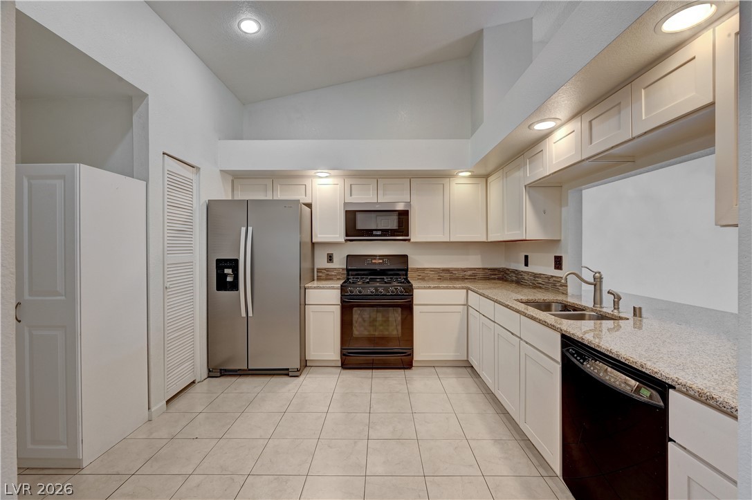5736 Colwood Lane