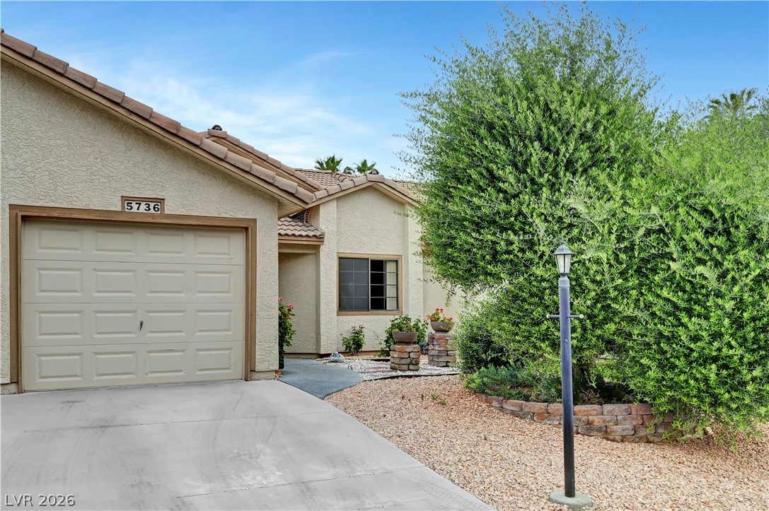 5736 Colwood Lane