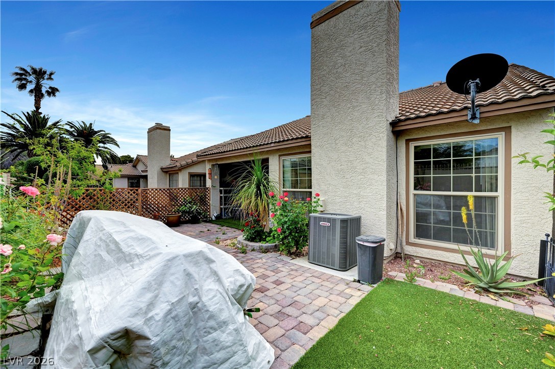 5736 Colwood Lane
