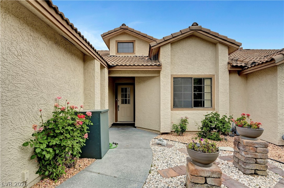 5736 Colwood Lane