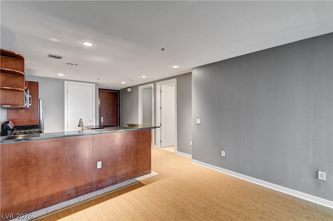 4575 Dean Martin Drive 1811