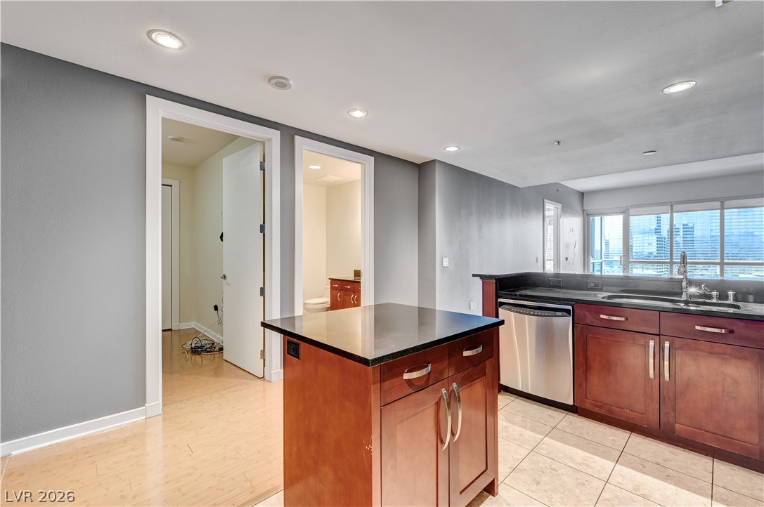 4575 Dean Martin Drive 1811