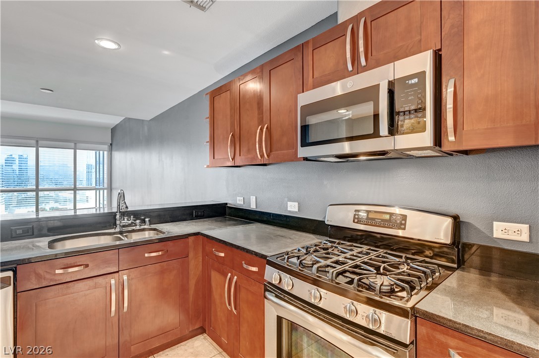 4575 Dean Martin Drive 1811