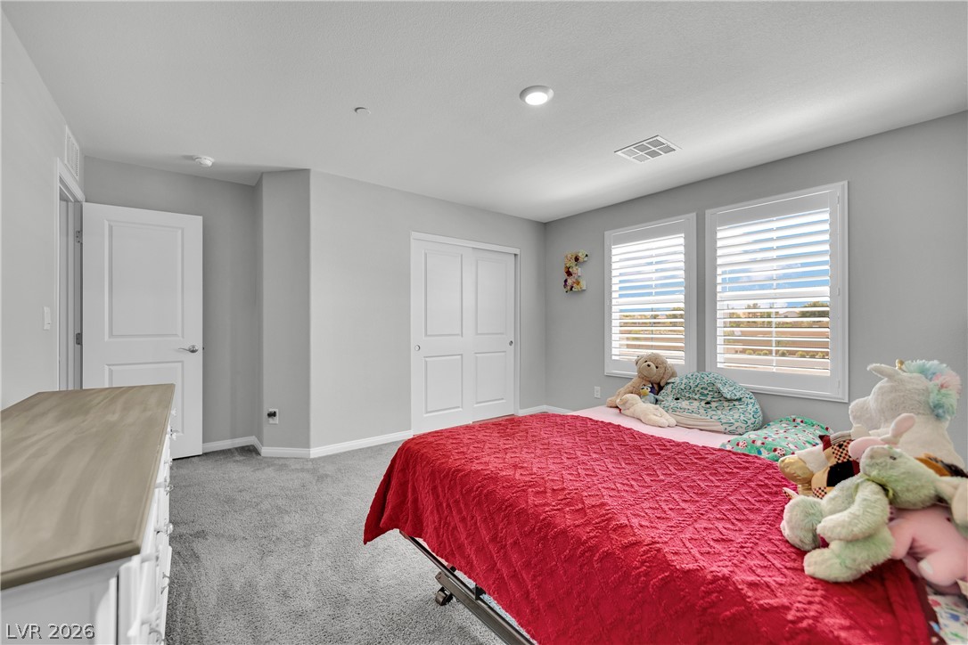 1057 Gentle Swan Street