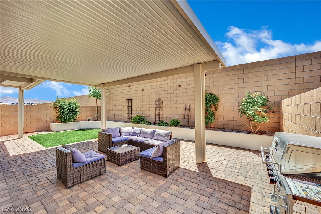 1057 Gentle Swan Street