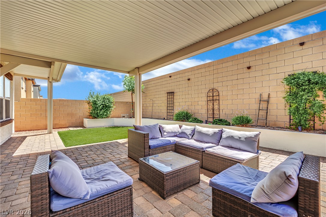 1057 Gentle Swan Street