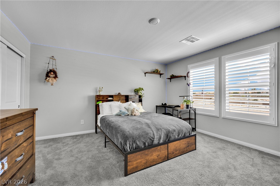 1057 Gentle Swan Street