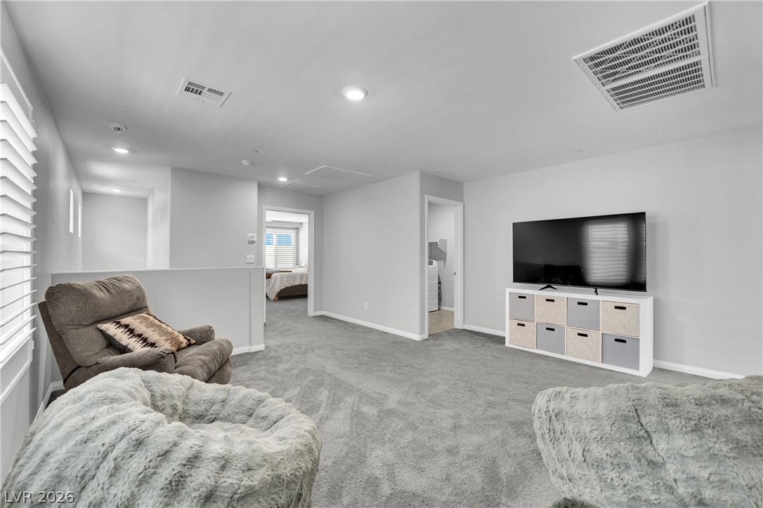 1057 Gentle Swan Street