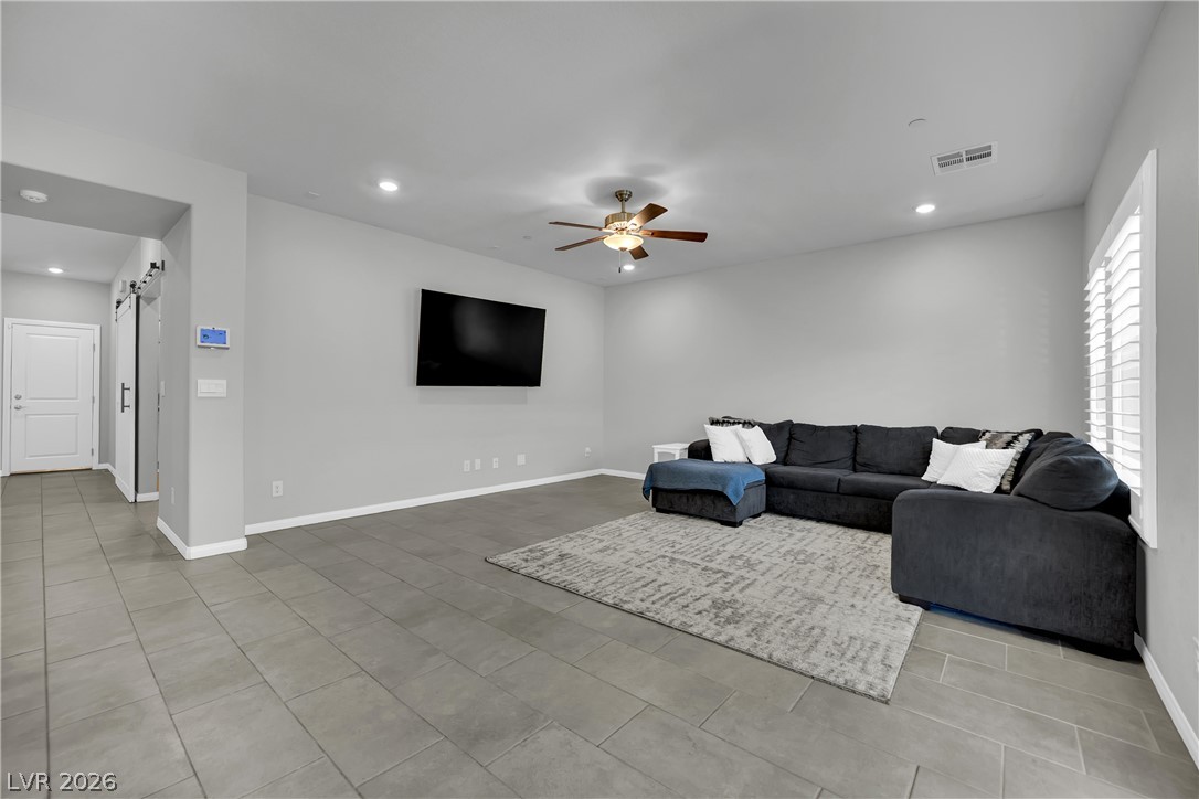 1057 Gentle Swan Street
