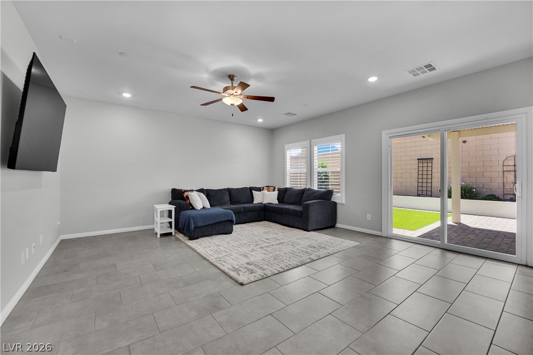 1057 Gentle Swan Street