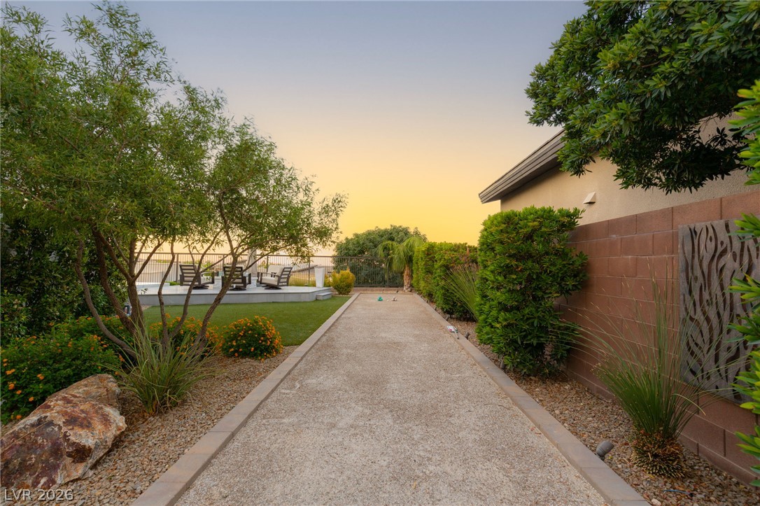 6100 Stone Rise Street