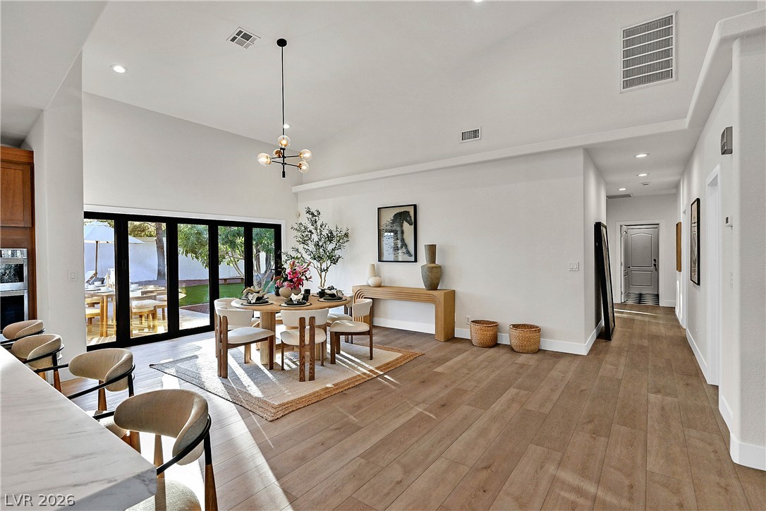 206 East Mesa Verde Lane