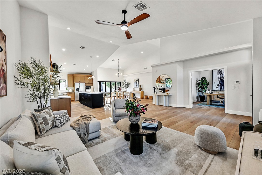 206 East Mesa Verde Lane
