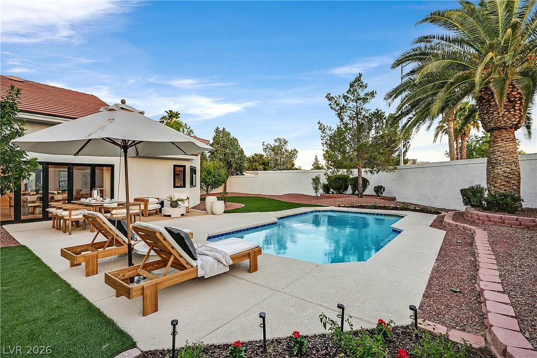206 East Mesa Verde Lane
