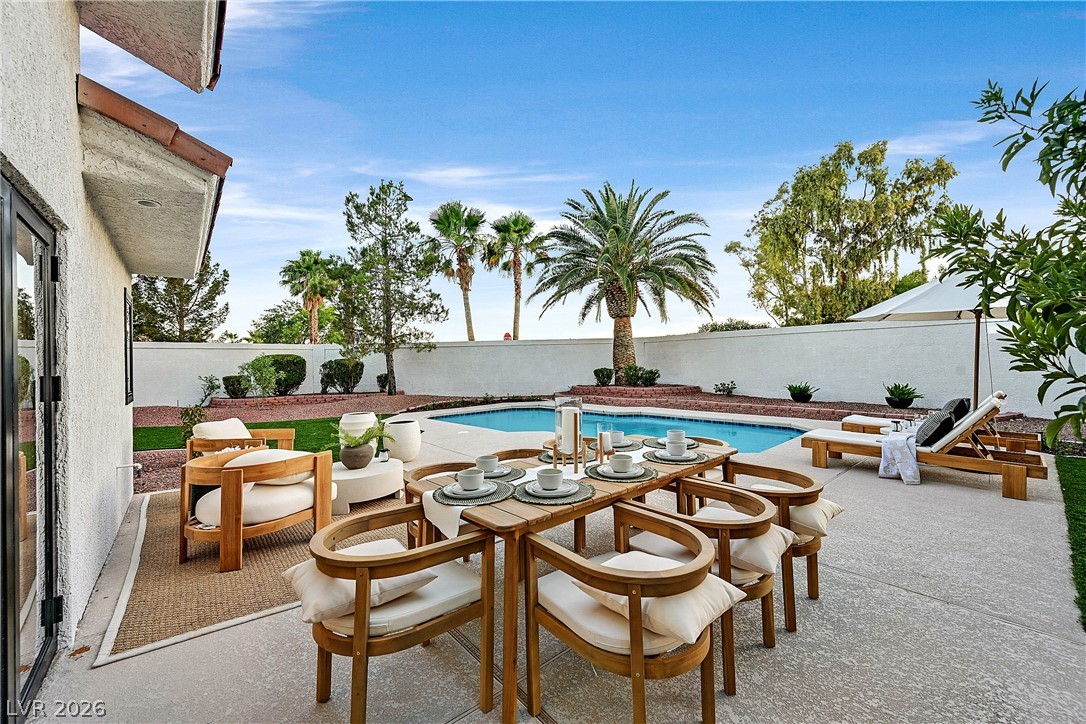 206 East Mesa Verde Lane