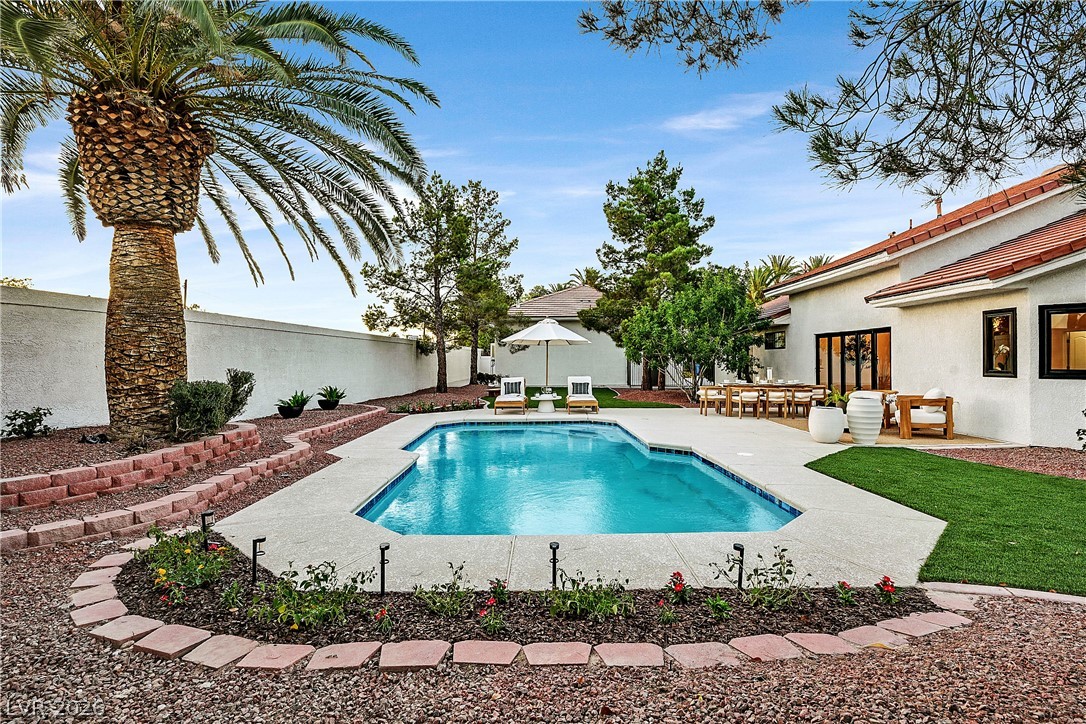 206 East Mesa Verde Lane