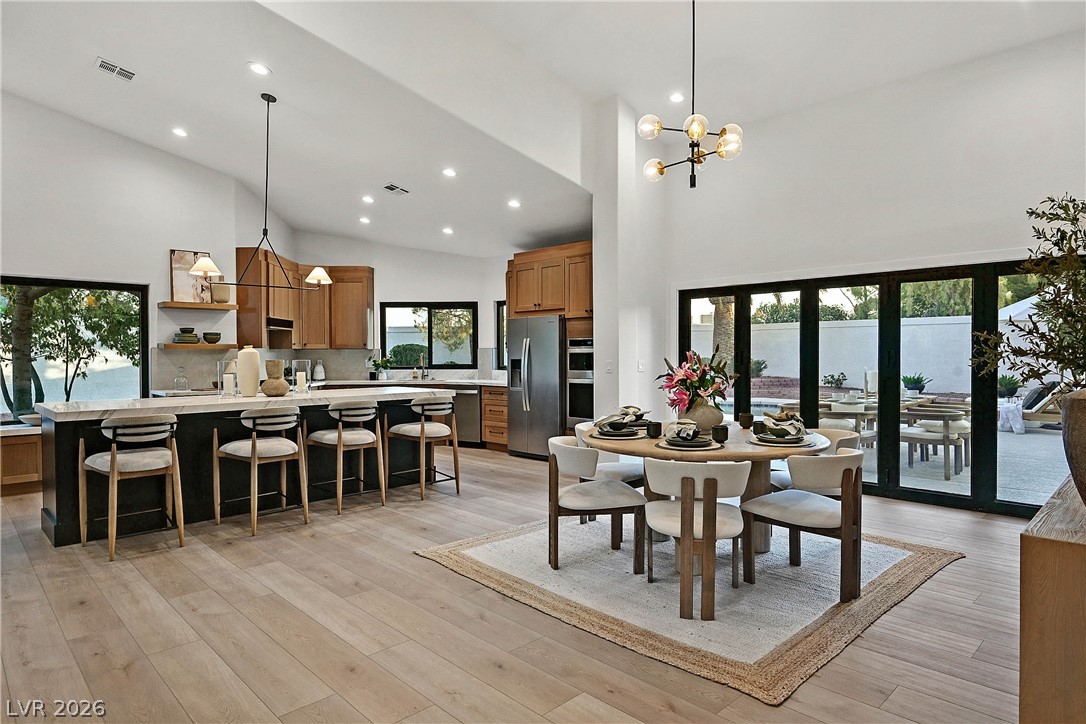 206 East Mesa Verde Lane