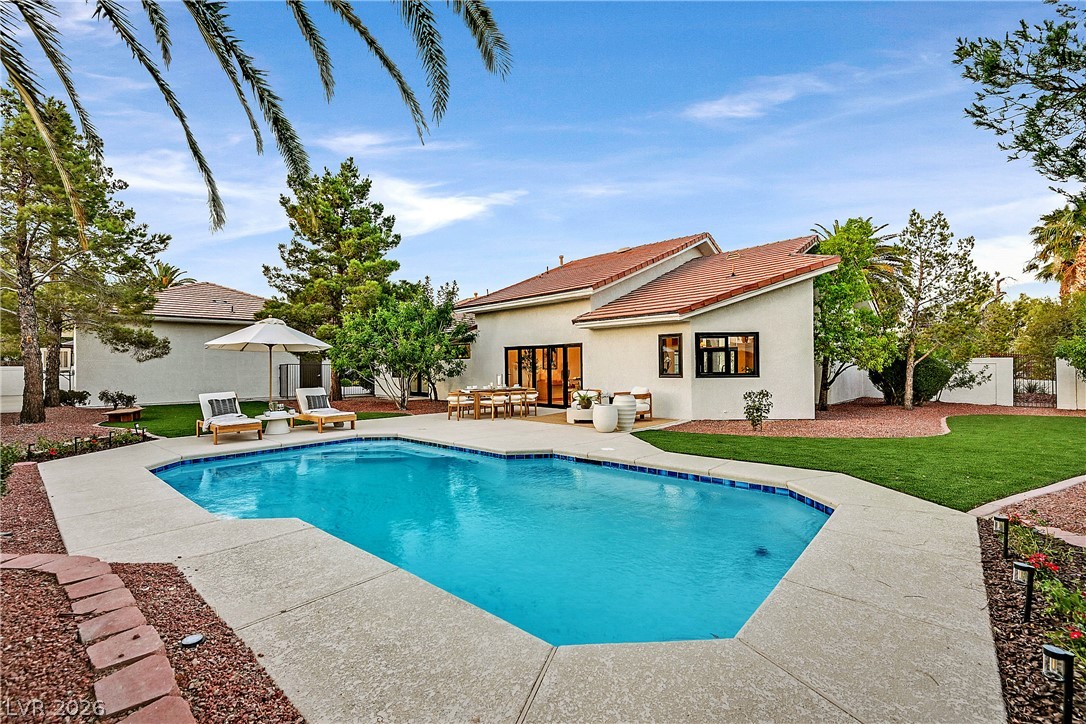 206 East Mesa Verde Lane